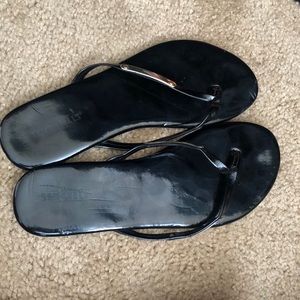 Seychelles shiny black flip flops
